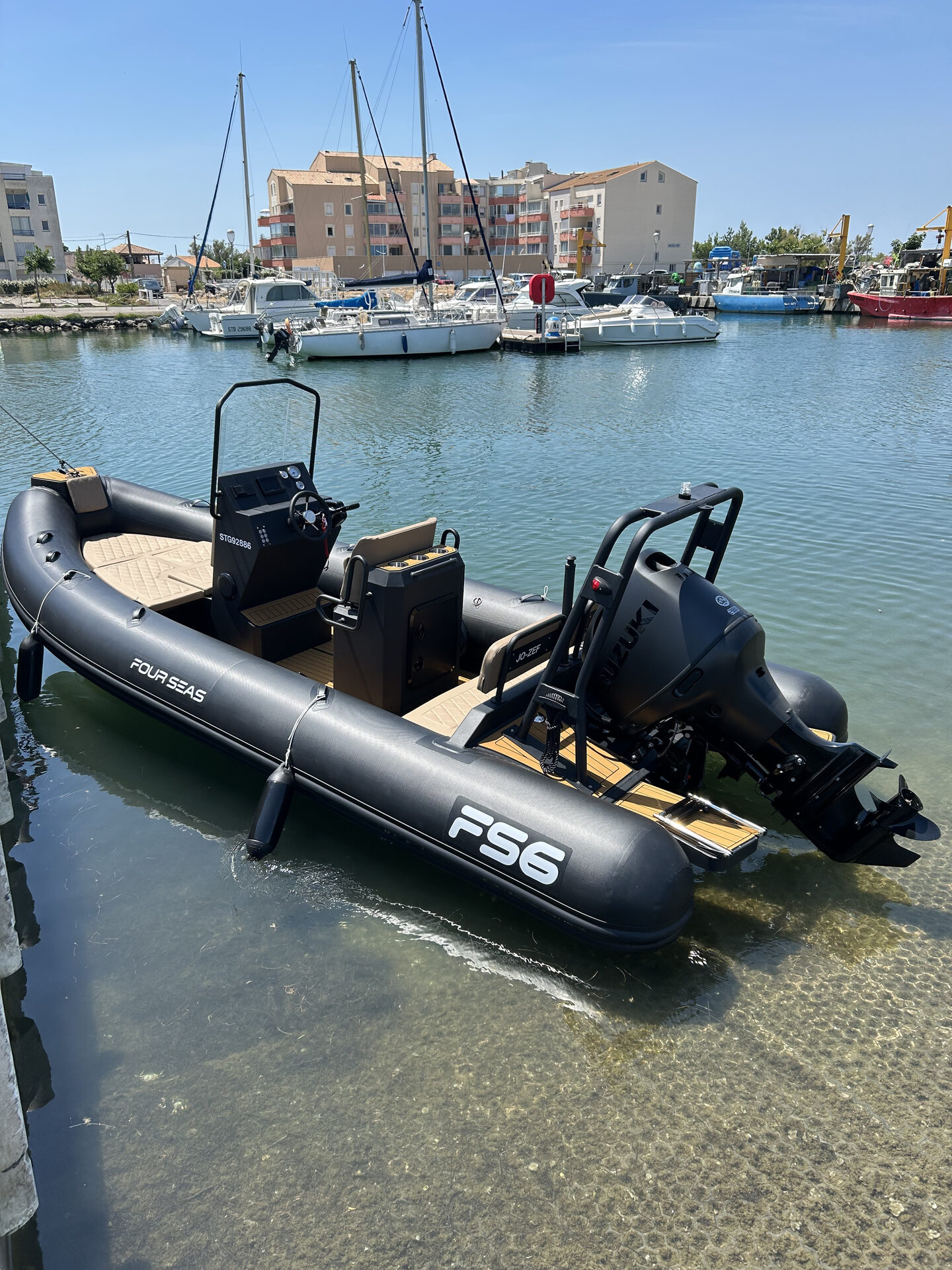 FS6 noir au ponton