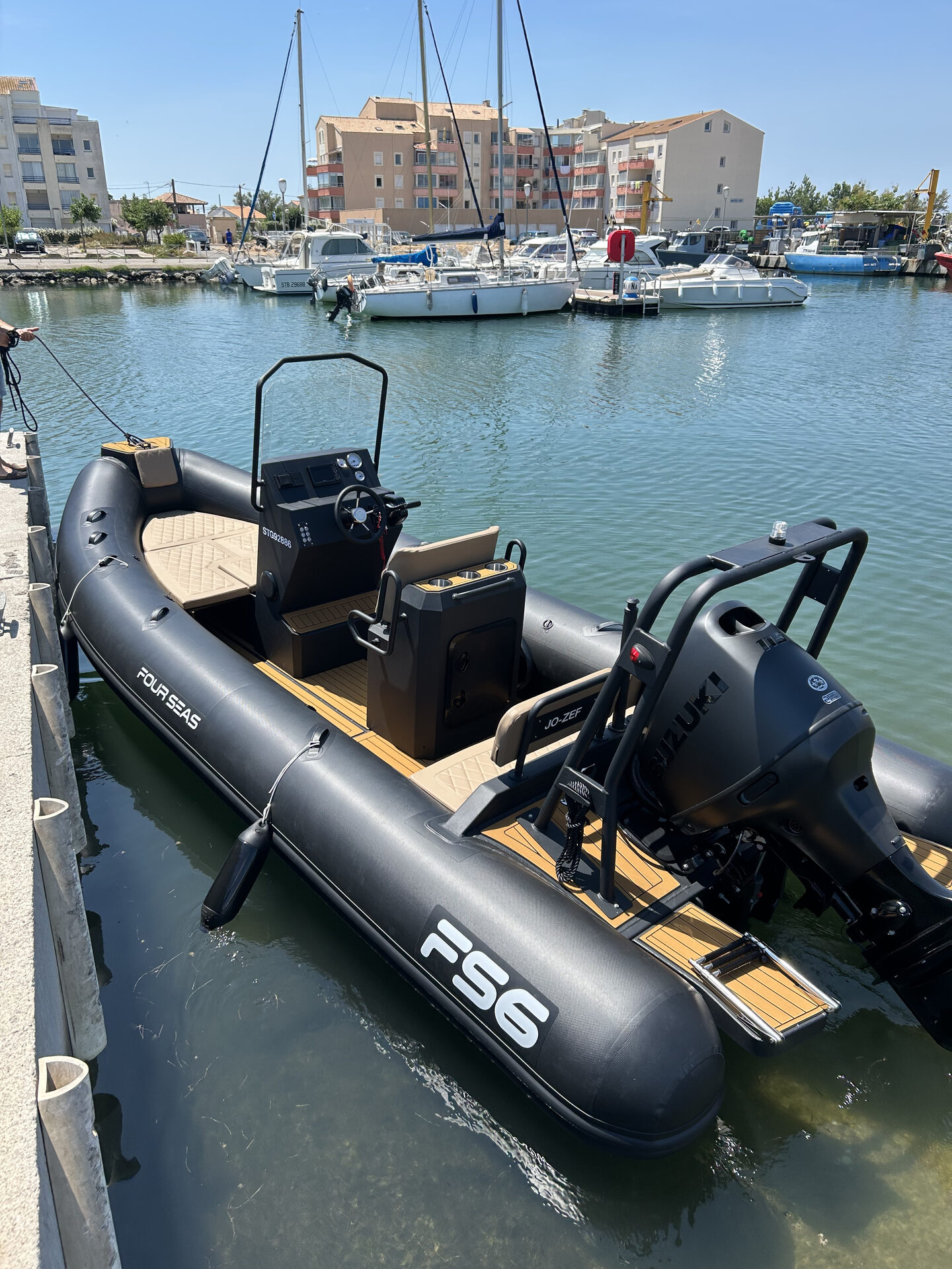 FS6 noir vue trois-quarts arrière