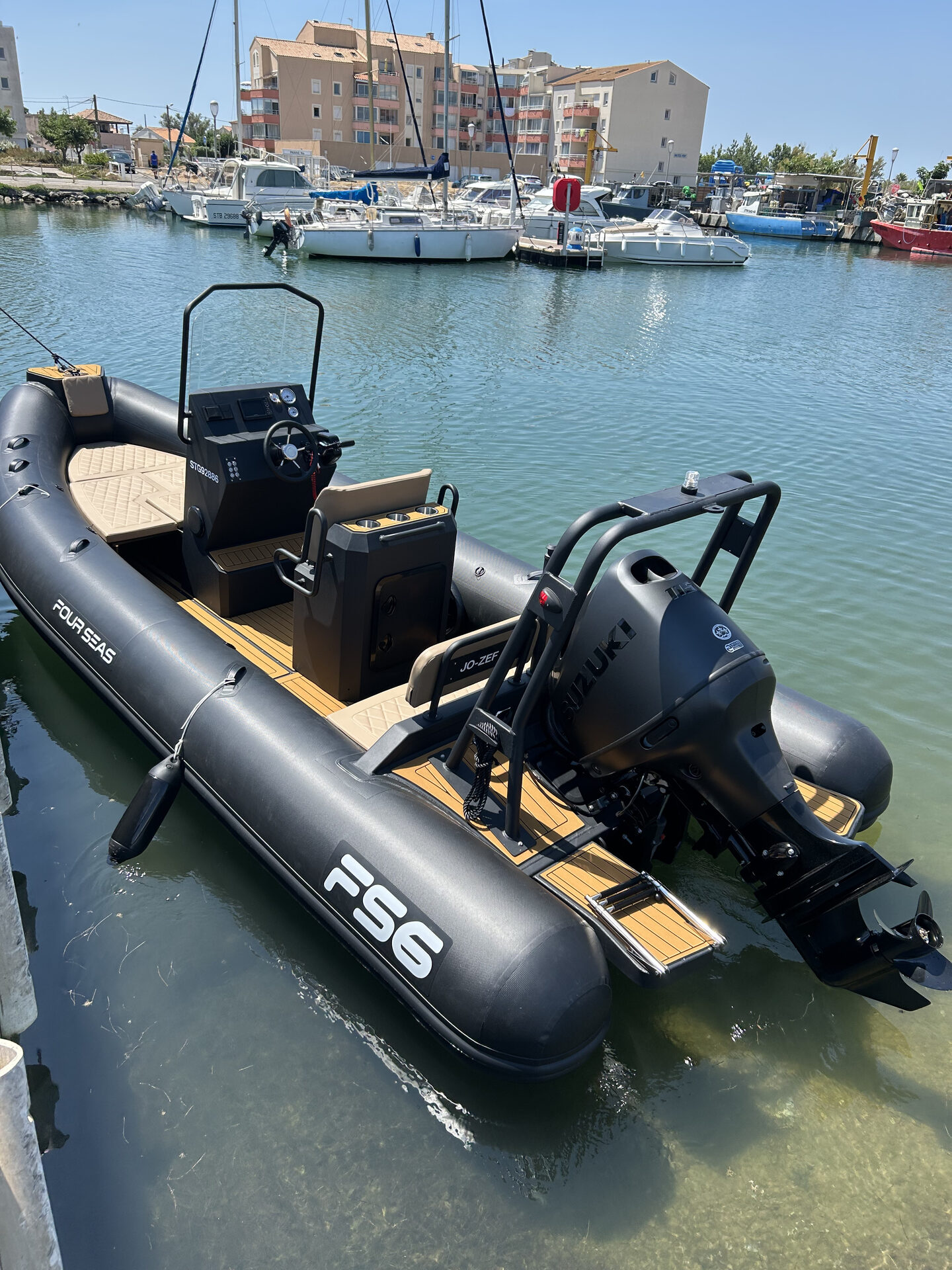 FS6 noir moteur Suzuki